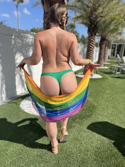 The perfect pool party outfit!