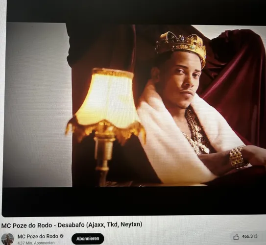 Whos turning up to mc poze while hi