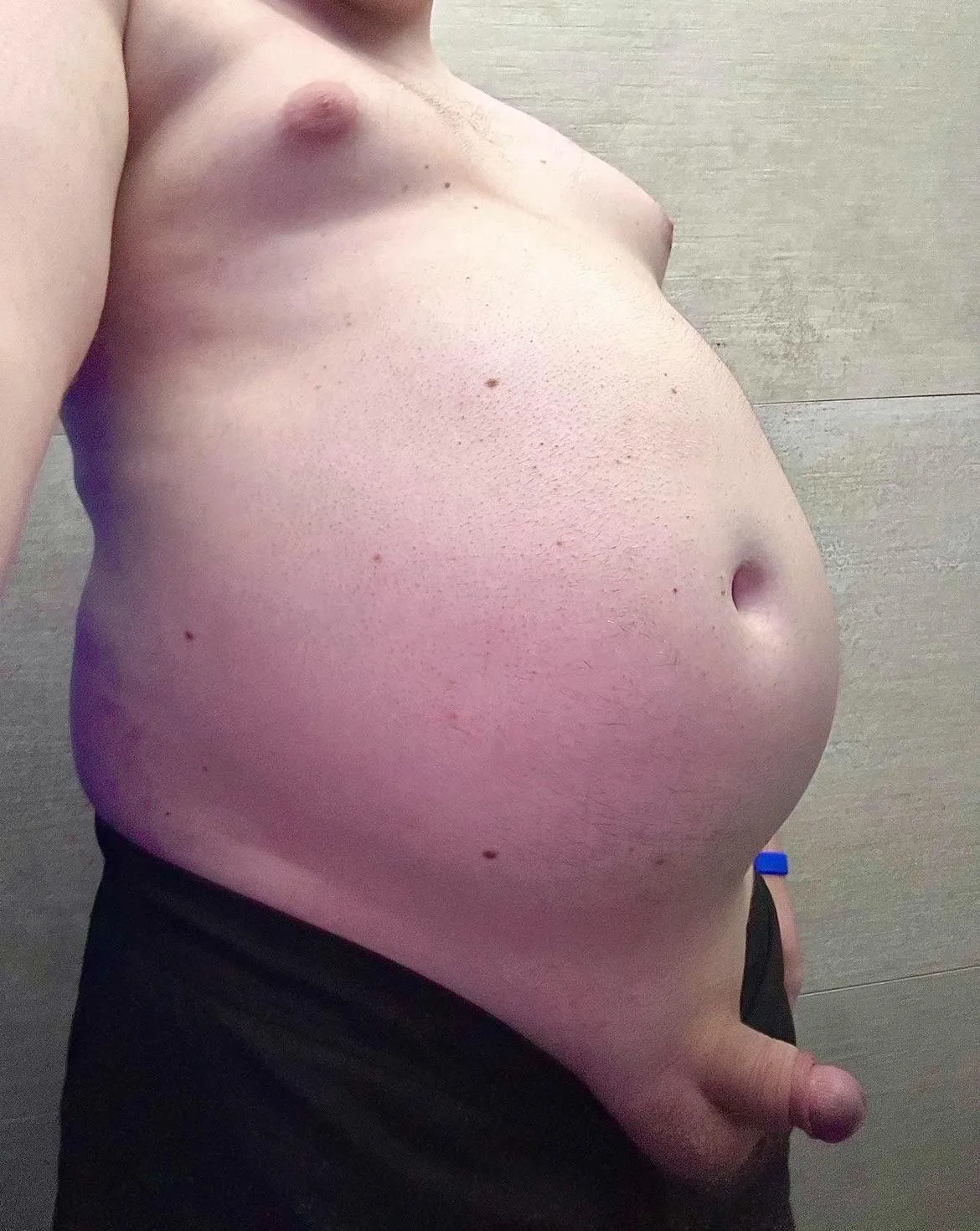 (19) Whats better my cock or belly!? 🤣🐷🐷