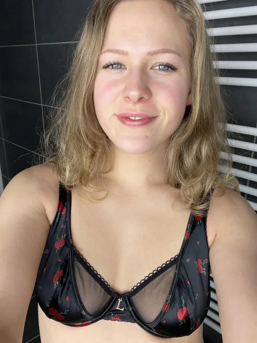 [F23] Steisch du uf chliini Brüscht ?