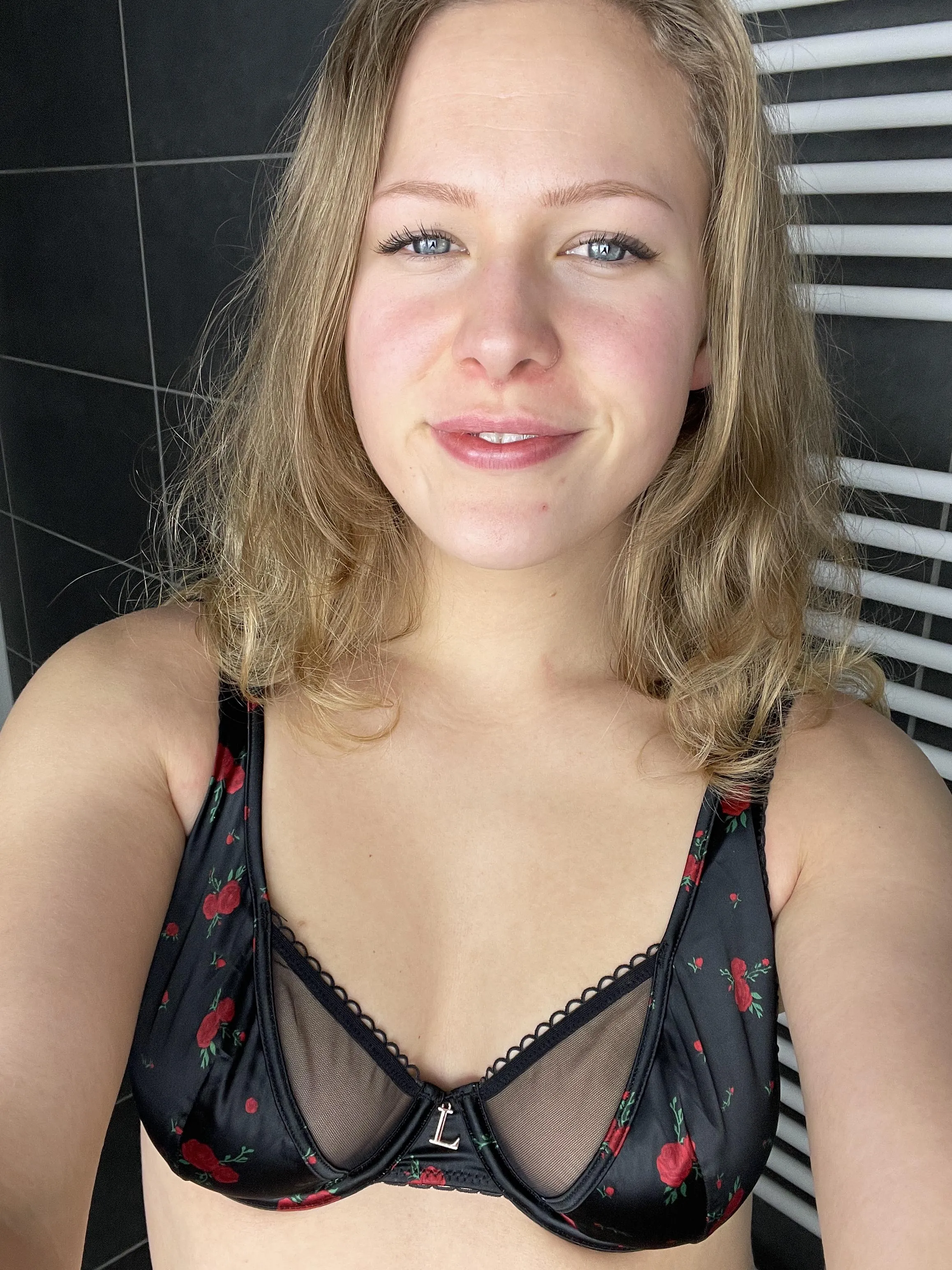 [F23] Steisch du uf chliini Brüscht ?