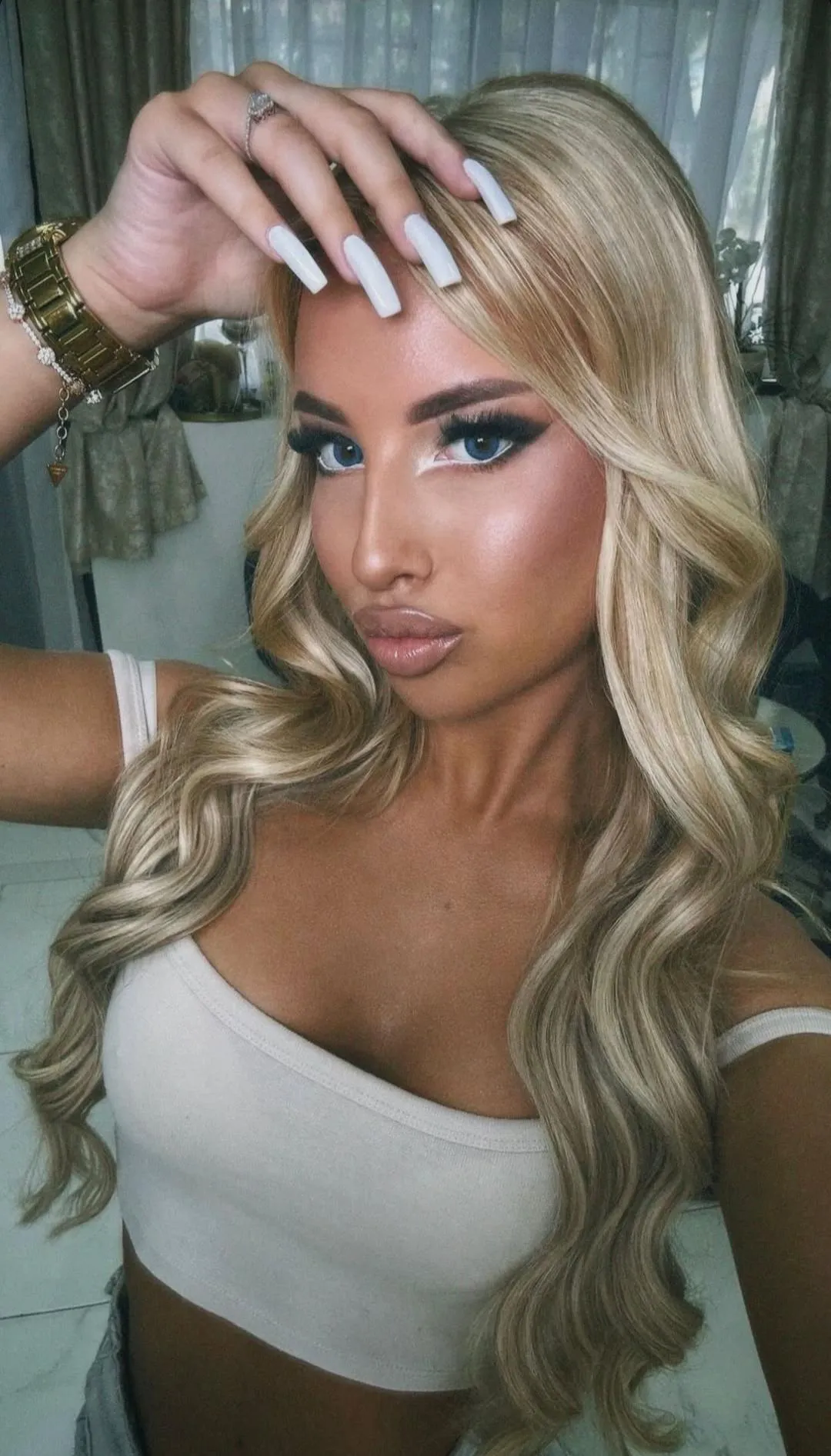 Got told the other day i would make it a perfect barber chair girl. Who thinks the same ?