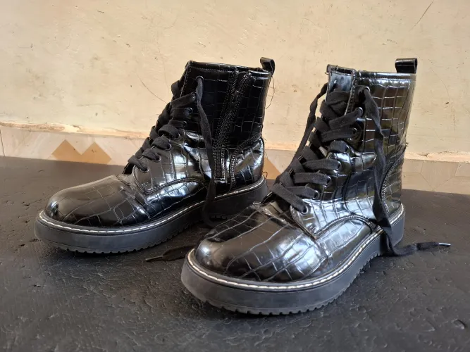 I'd wear this everyday!Stomping you maybe?