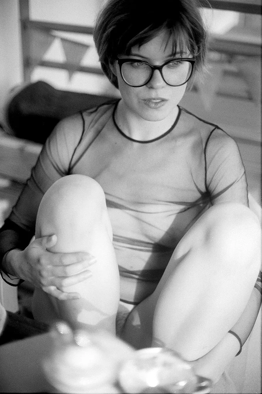 Jelena, goûter au soleil • Canon AE1, Agfa APX 400, 50mm f/1.4 SSC