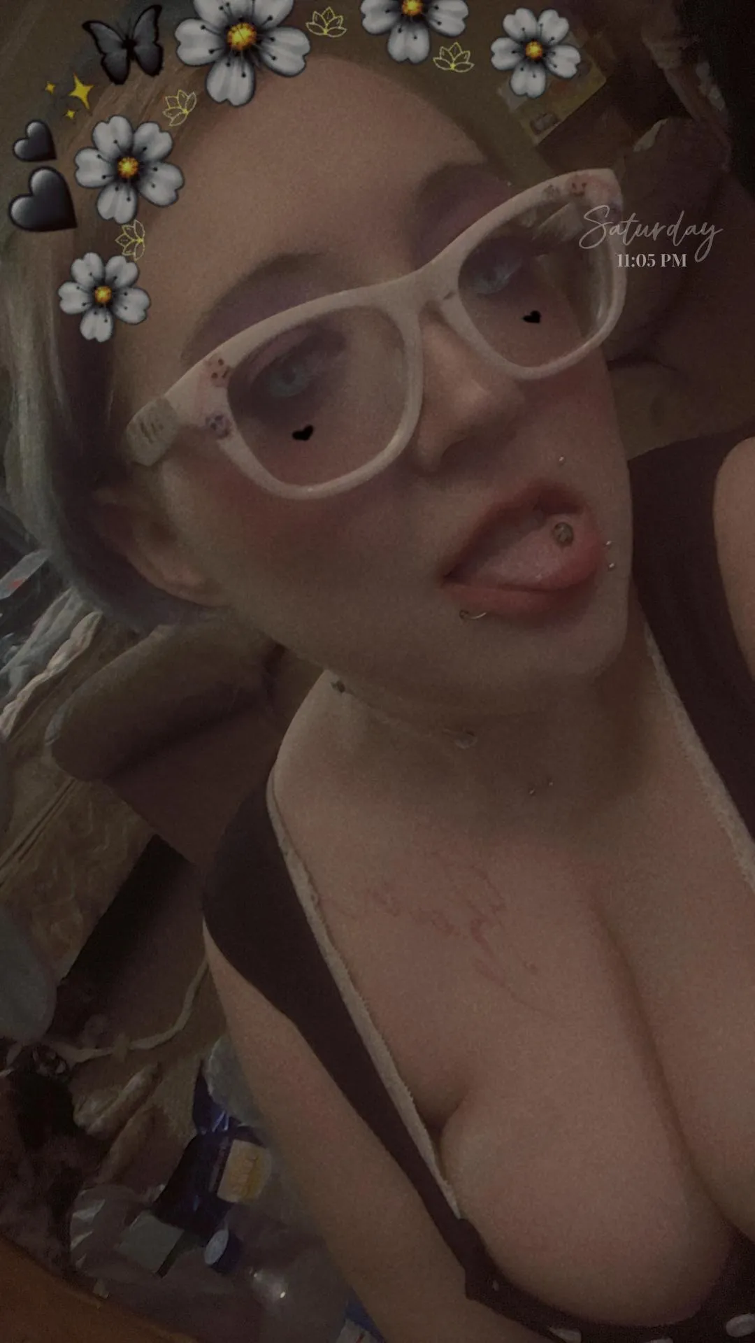 Keep my company while my bb plays a game