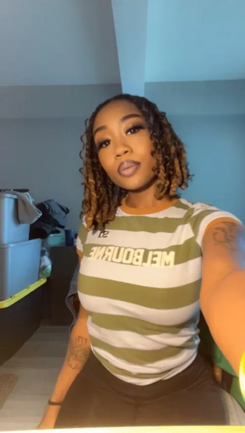 ̶K̶i̶s̶s̶ ̶m̶e̶ ̶ Send I’m Irish. Closest thing you’ll ever get to a kiss ☘️