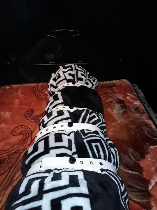 Mummified in heavy mink blanket and secured with Segufix straps