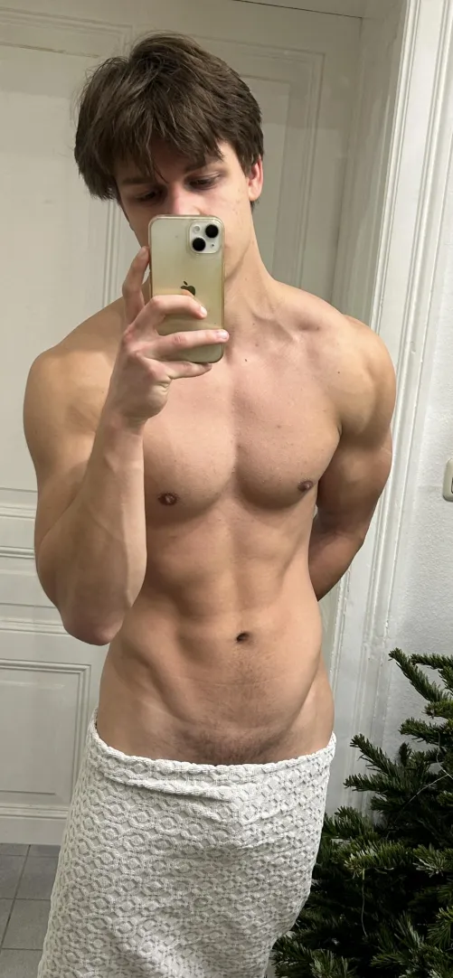 Wanna take my towel off?