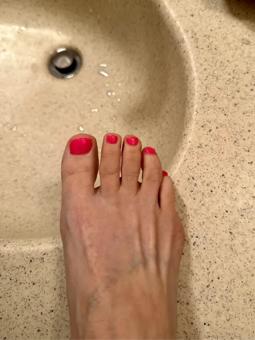 Who is into cute feet?