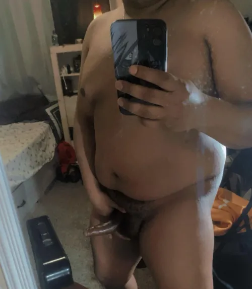 (26) Up looking for SINGLE guys that want to chat with a chubby dadbod type dude. Not interested in sexting