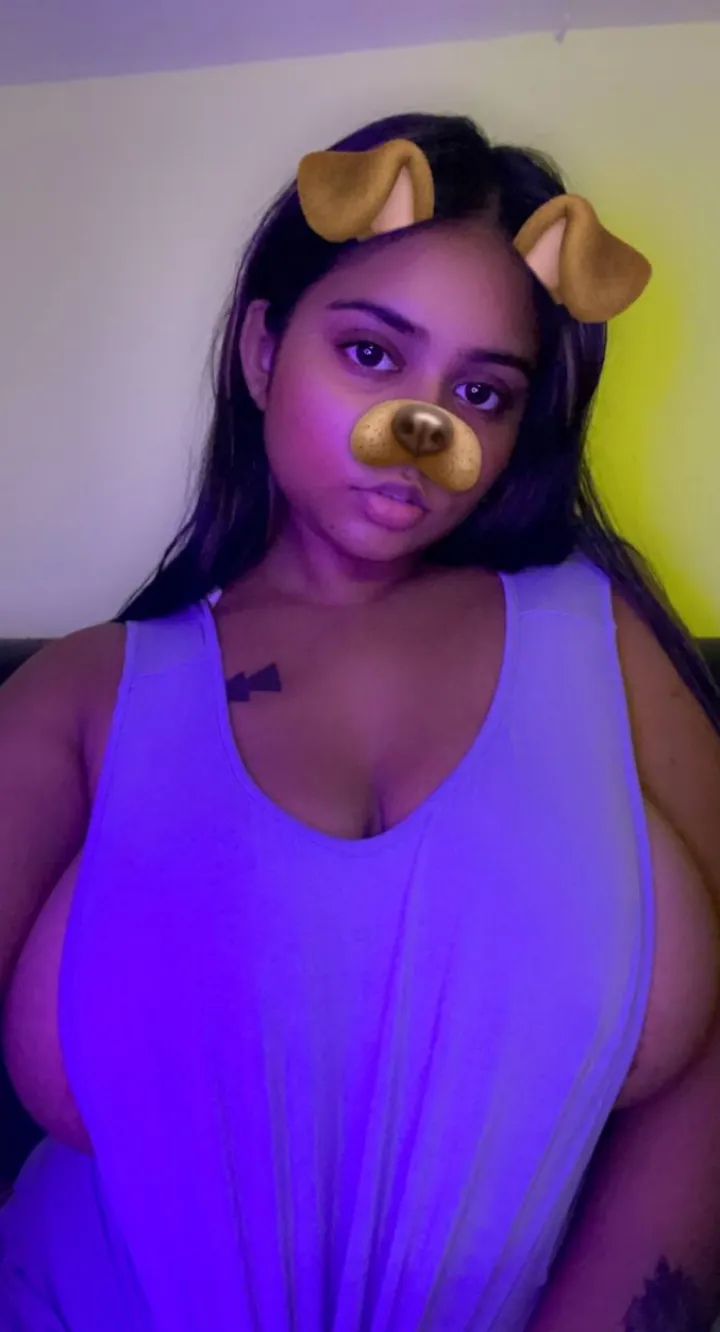 Boop me up with dick and spread my legs suck my clit .