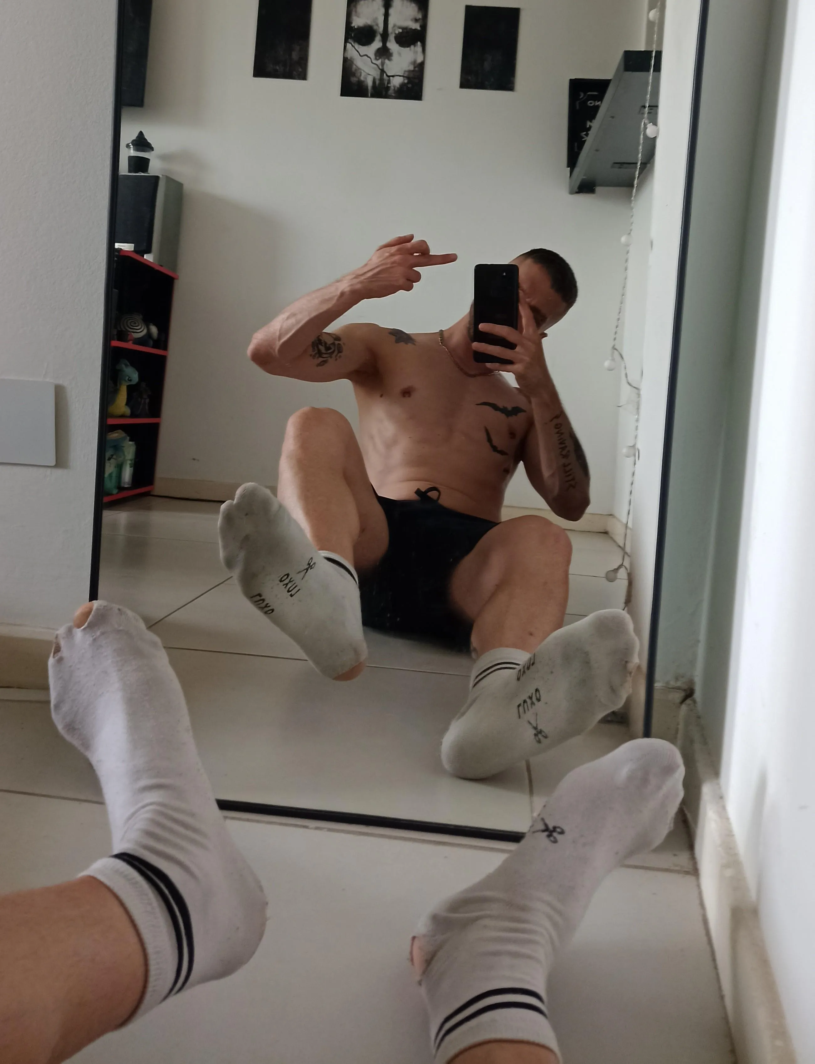 Come and sniff my sucks after my work out