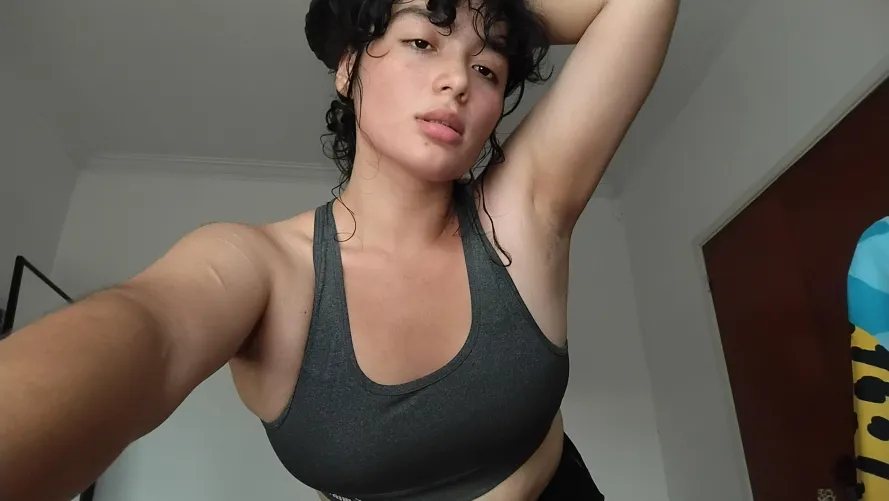 I'm looking for a Beta guy who loves licking my armpit sweat.