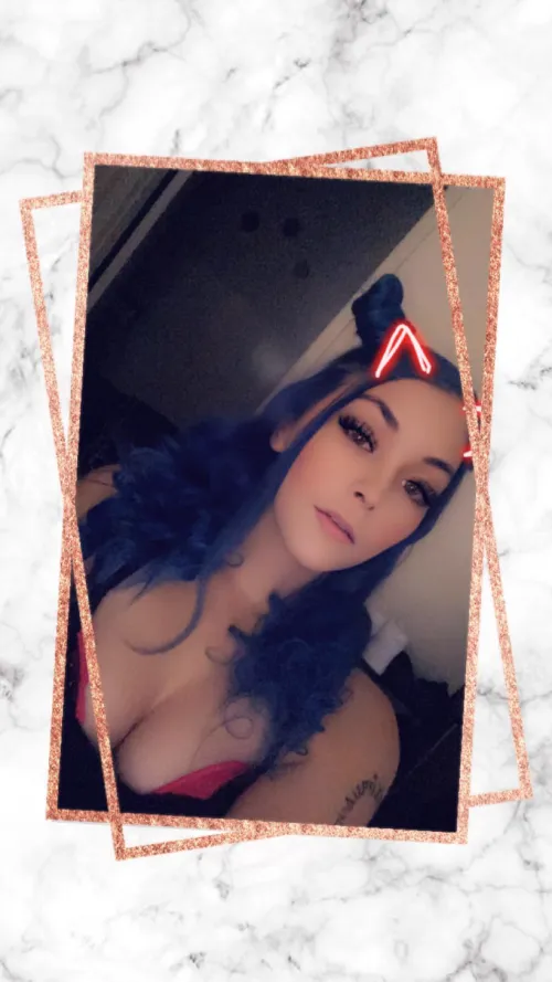 Looking 👀 📲💋