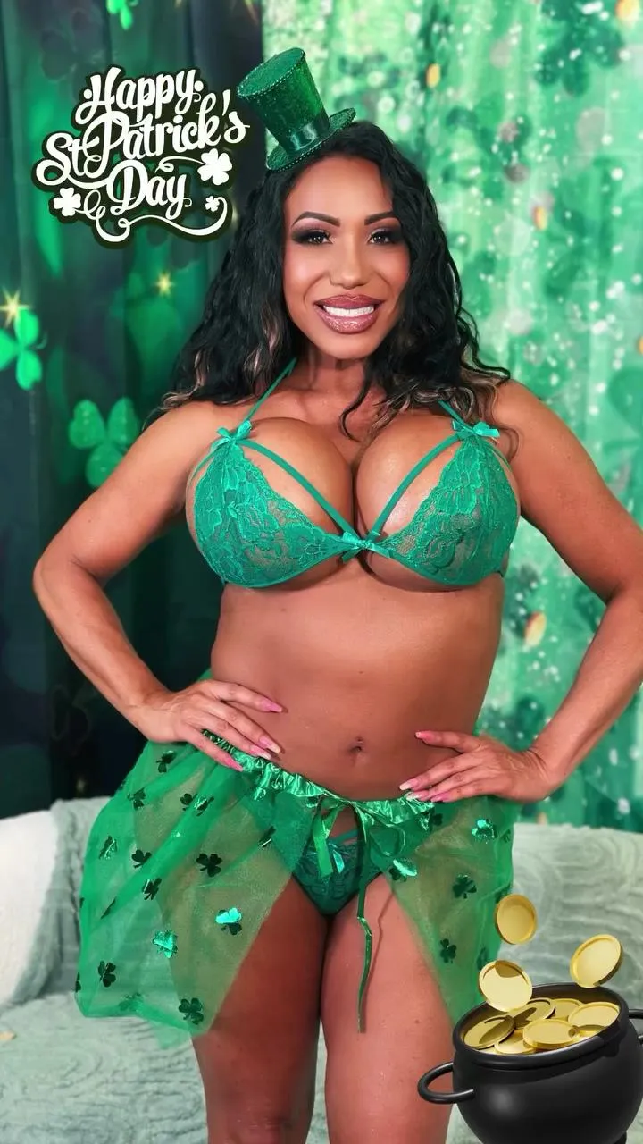 Man oh man she's aging like fine wine.