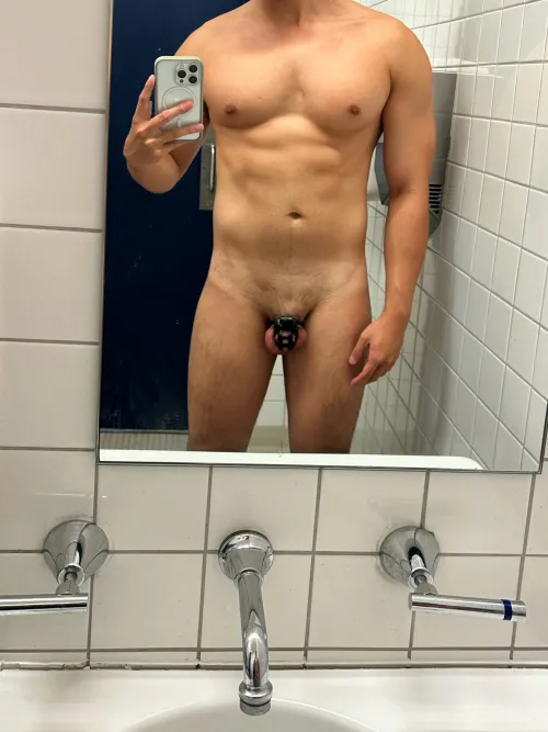 Post-gym check-in🔐 This is what keeps me going for that extra rep…