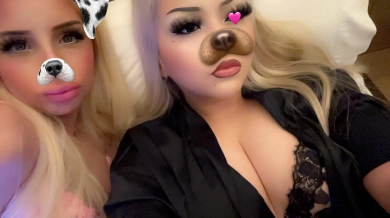 👩🏼‍❤️‍💋‍👩🏼🫶🏽 Southside