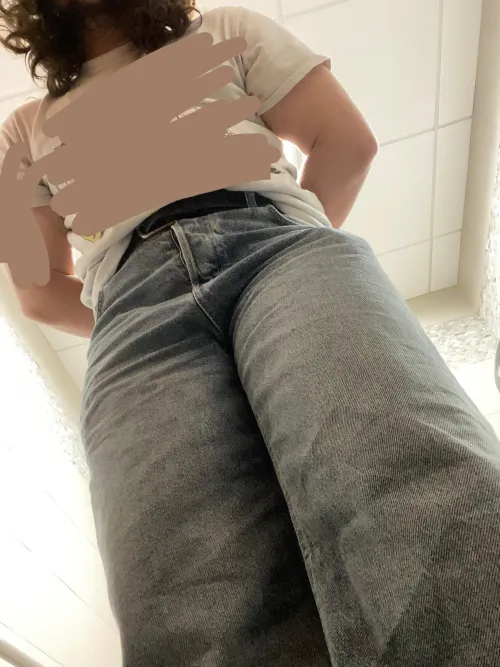 Thick thighs save lives 😎