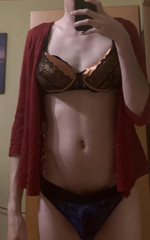 wer möchte mit einer jungen unerfahrenen sissy spielen