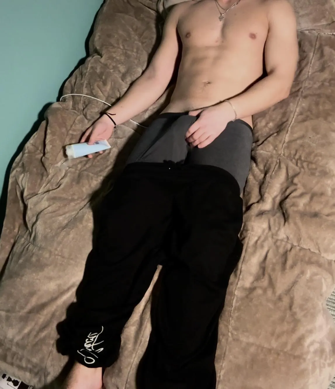 [18] Looks like theres a free spot next to me