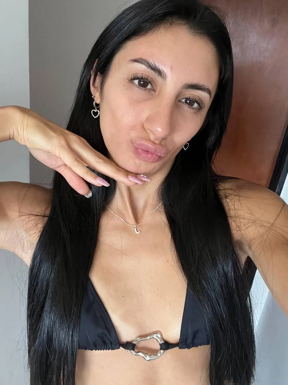 19F | Vill någon komma på mitt ansikte?