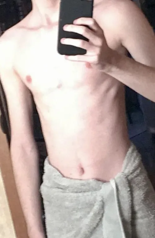 24M twink boy servant