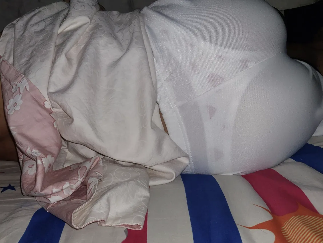 Back from a date and so tired that i fell asleep immediately and my roomie took a pic...guess how the date went?