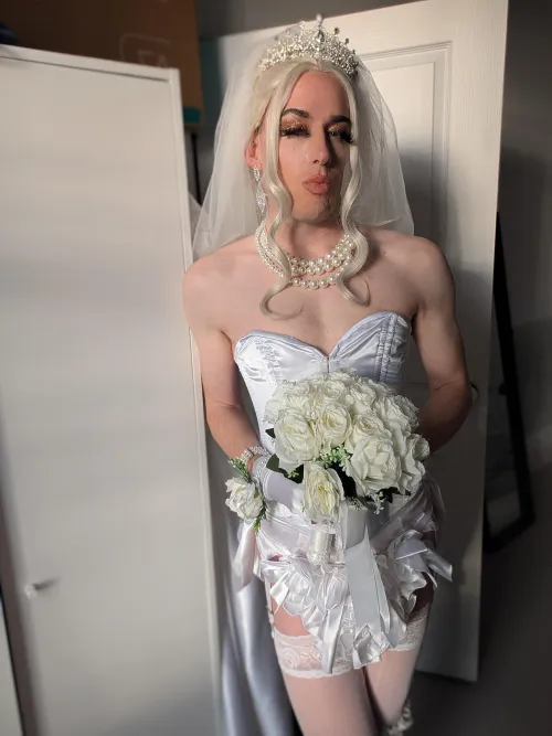 Good lord this outfit makes me so fucking horny. Can you guess why?