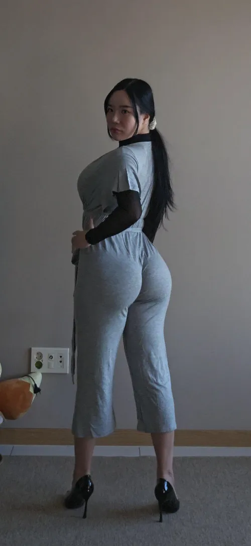 The ass is just devouring those pants