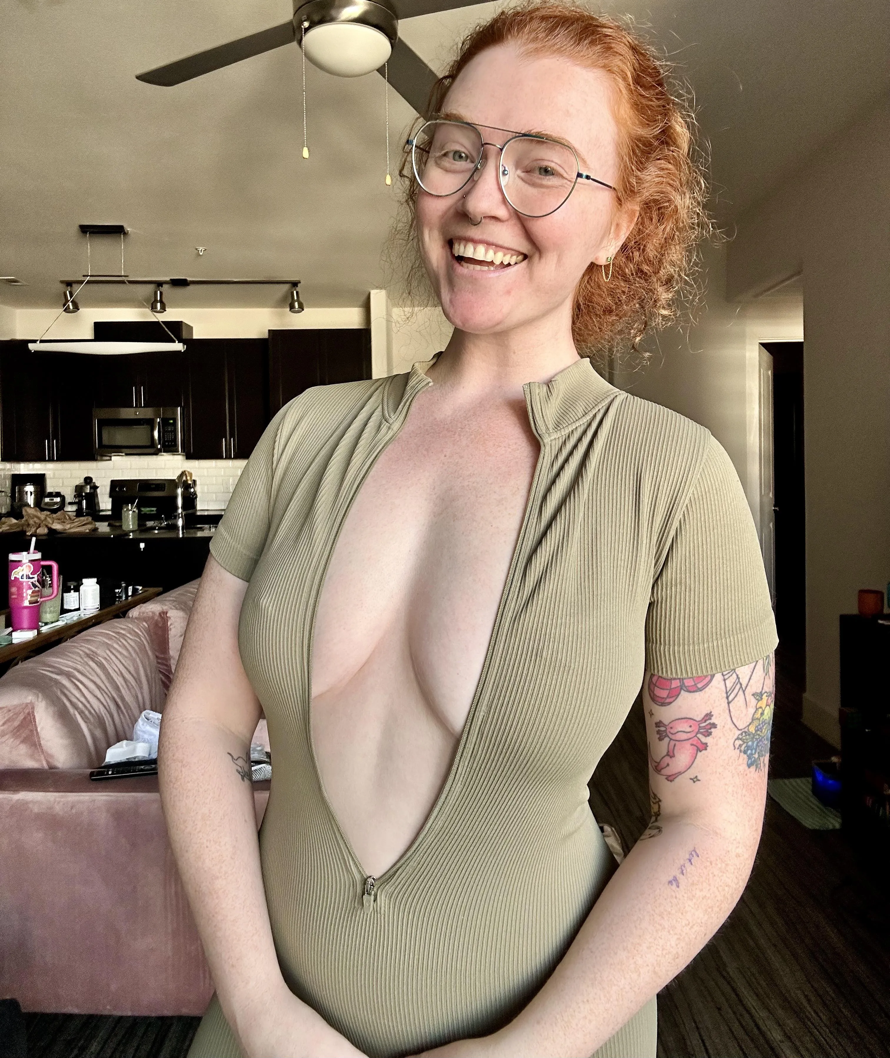 This zipper refuses to stay up lol