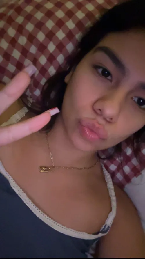 18F latina with fat ass doing video calls and customs all night (feel free to ask for menu)