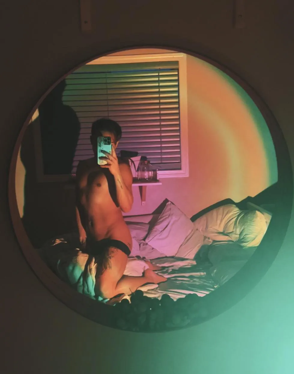 DM age and pics. Looking for jerk buds