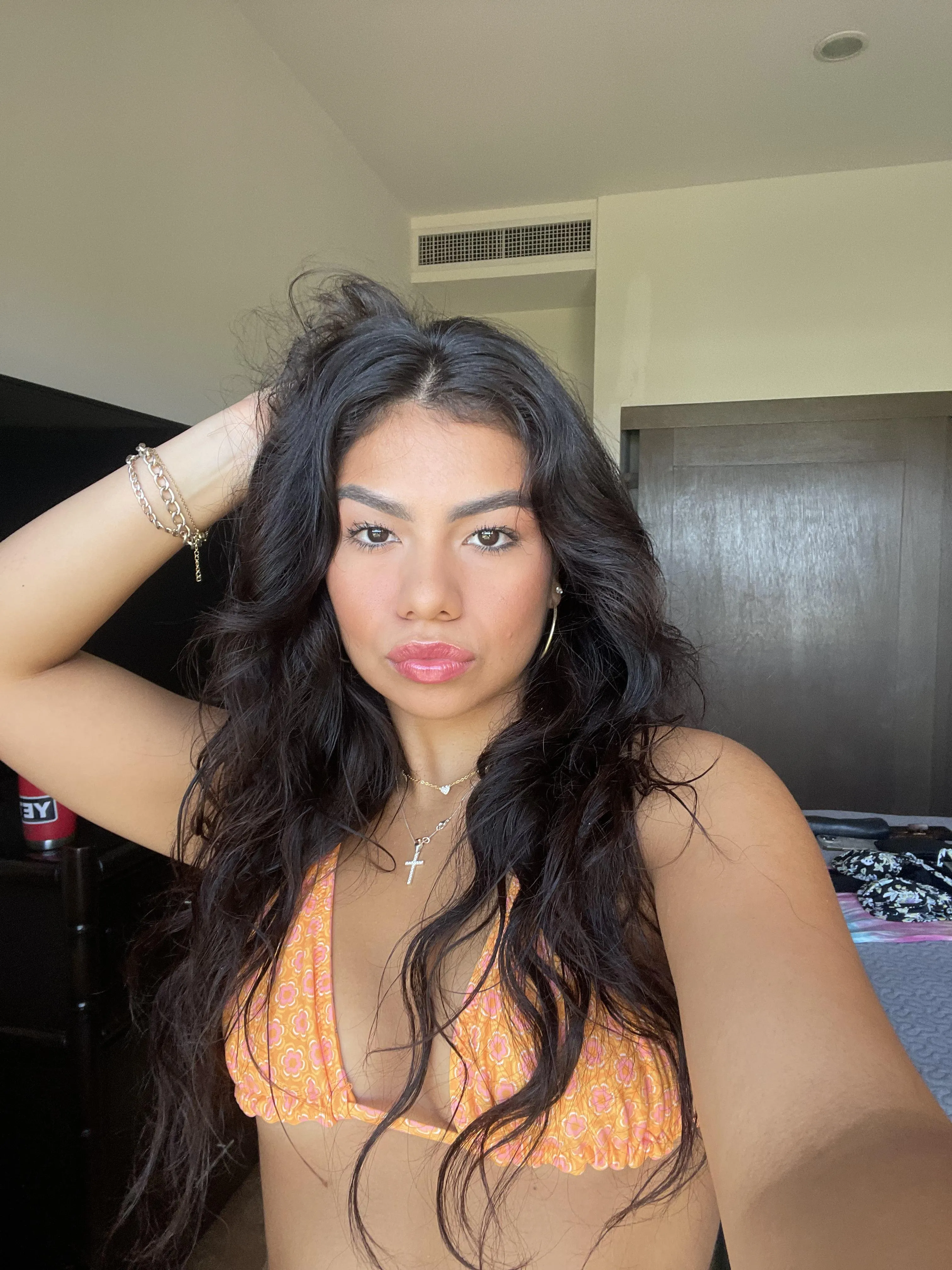 doing video calls / customs right now dm me! telegram is ch5vn u can ask for menu as well