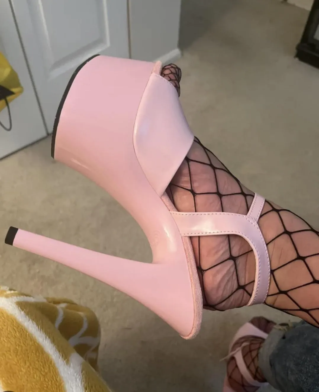 Good morning loves. New heels… do u like them?
