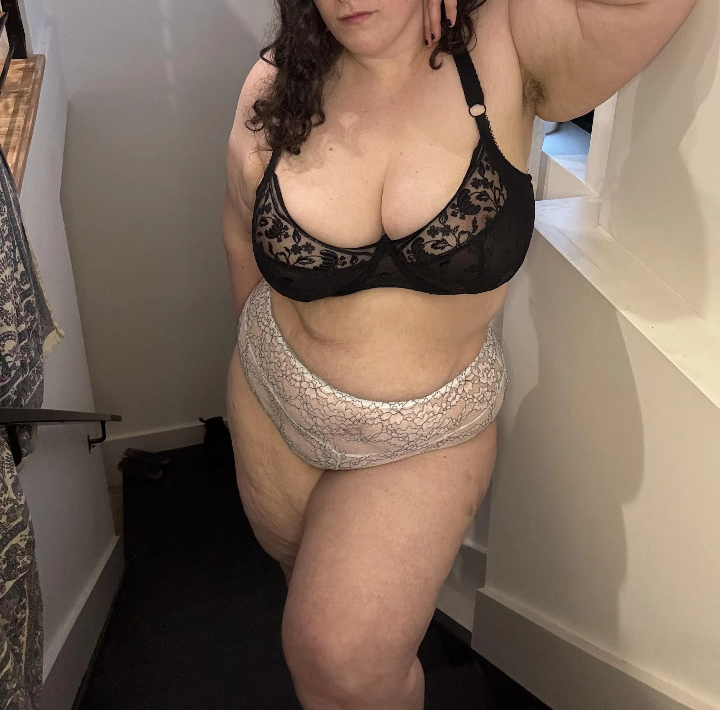 Hairy armpits are so sexy & natural