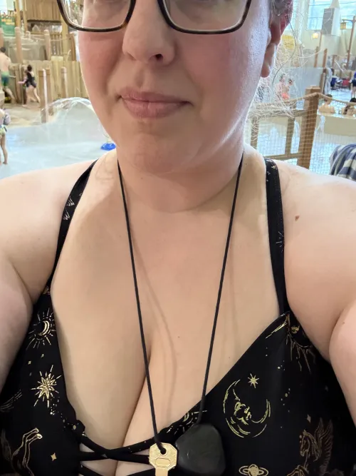 I should have advertised our hotel room number at the waterpark … you know they should really put in a ‘den’ where parents can go to while their pups are assigned a caregiver and can hang out with other pups for a couple hours while the grownups go
