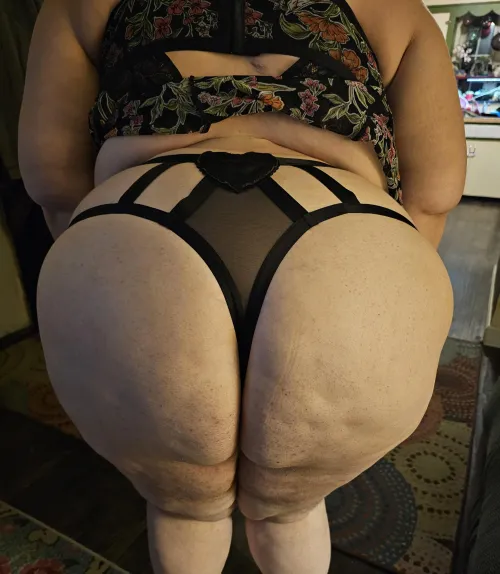 Who's pulling these down? 🍑 And what hole are you using first? 🫦