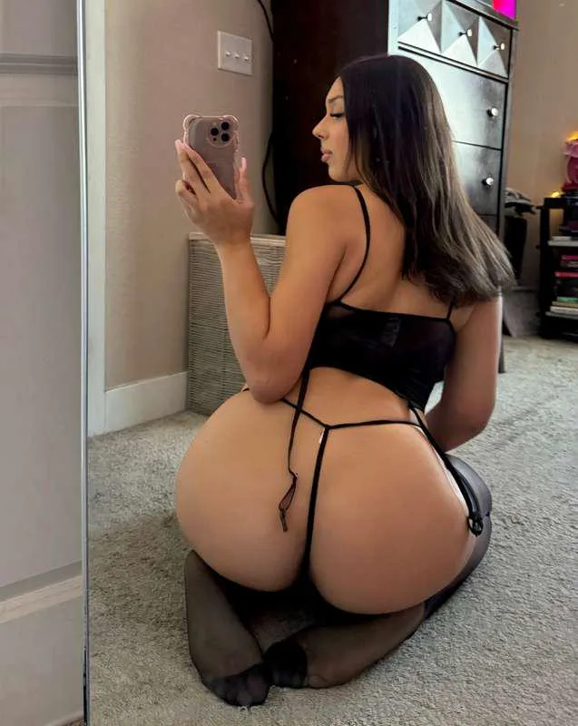 Who's up for a party tonight, and if we vibe, we can take it back home. Check my bio :)