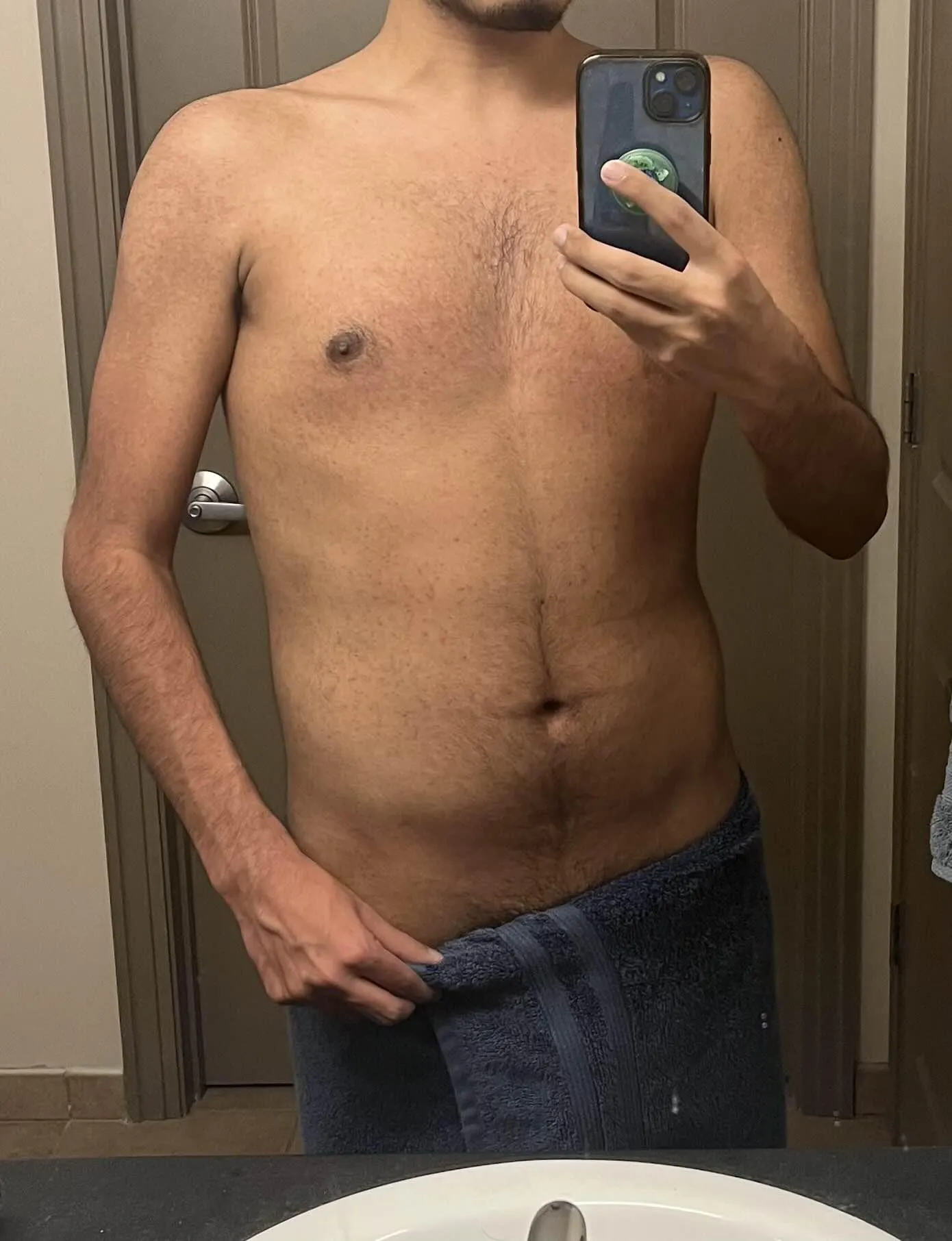 20 [M4F] #Marietta, Georgia - College student looking to spread some legs and spread some seed.