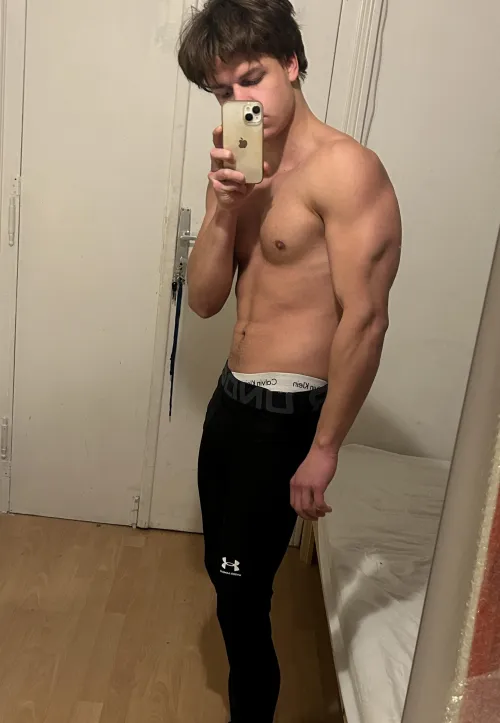 (20)Would you kiss my body?