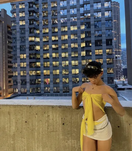 22 [CD4M] #Lakeview - looking for a hairy musty uncircumcised man