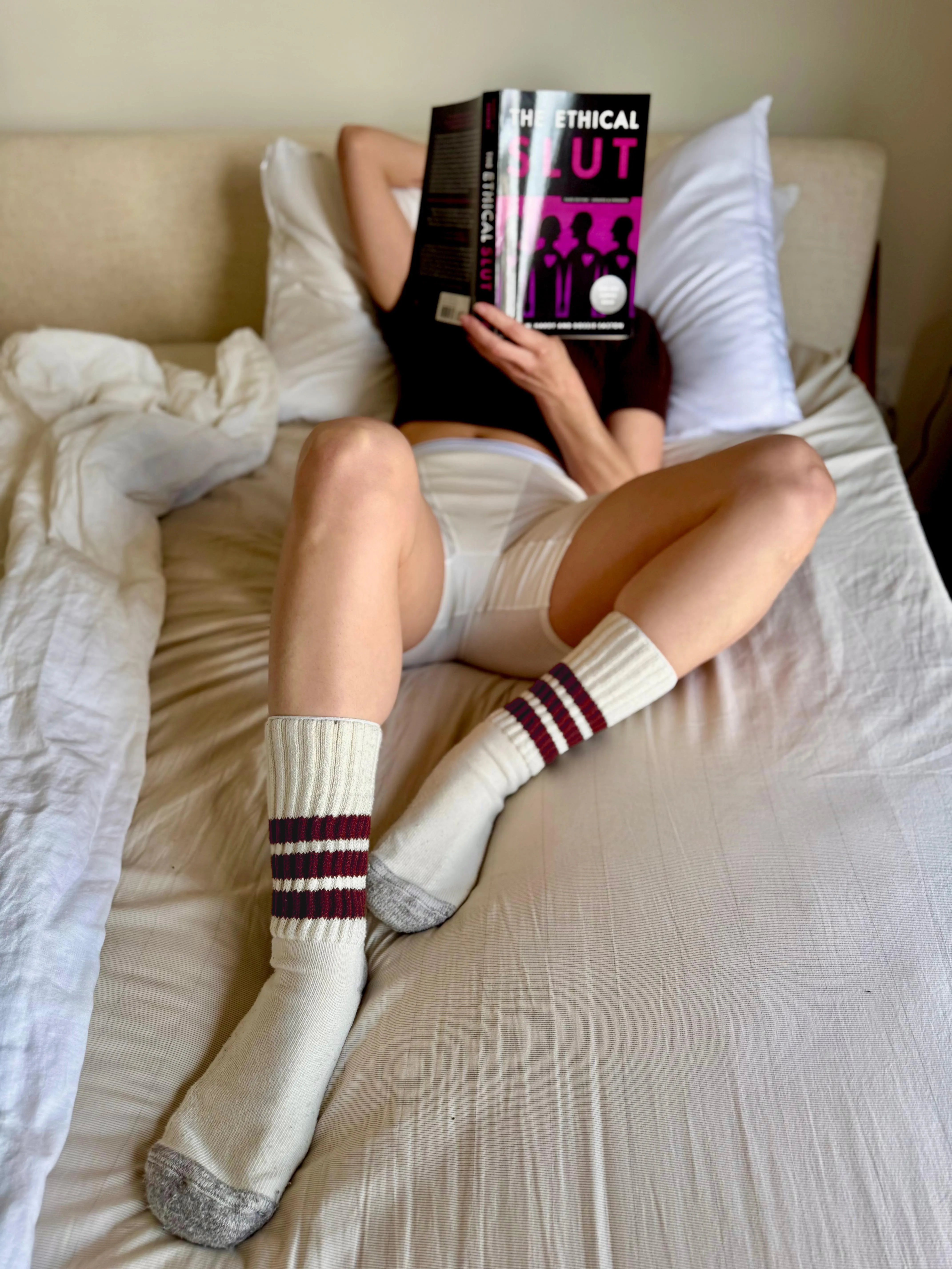 Catching up on some reading in my Rototo’s💋