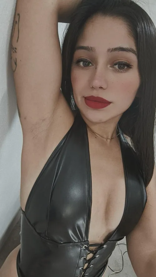 Do you lick my sweaty armpit?