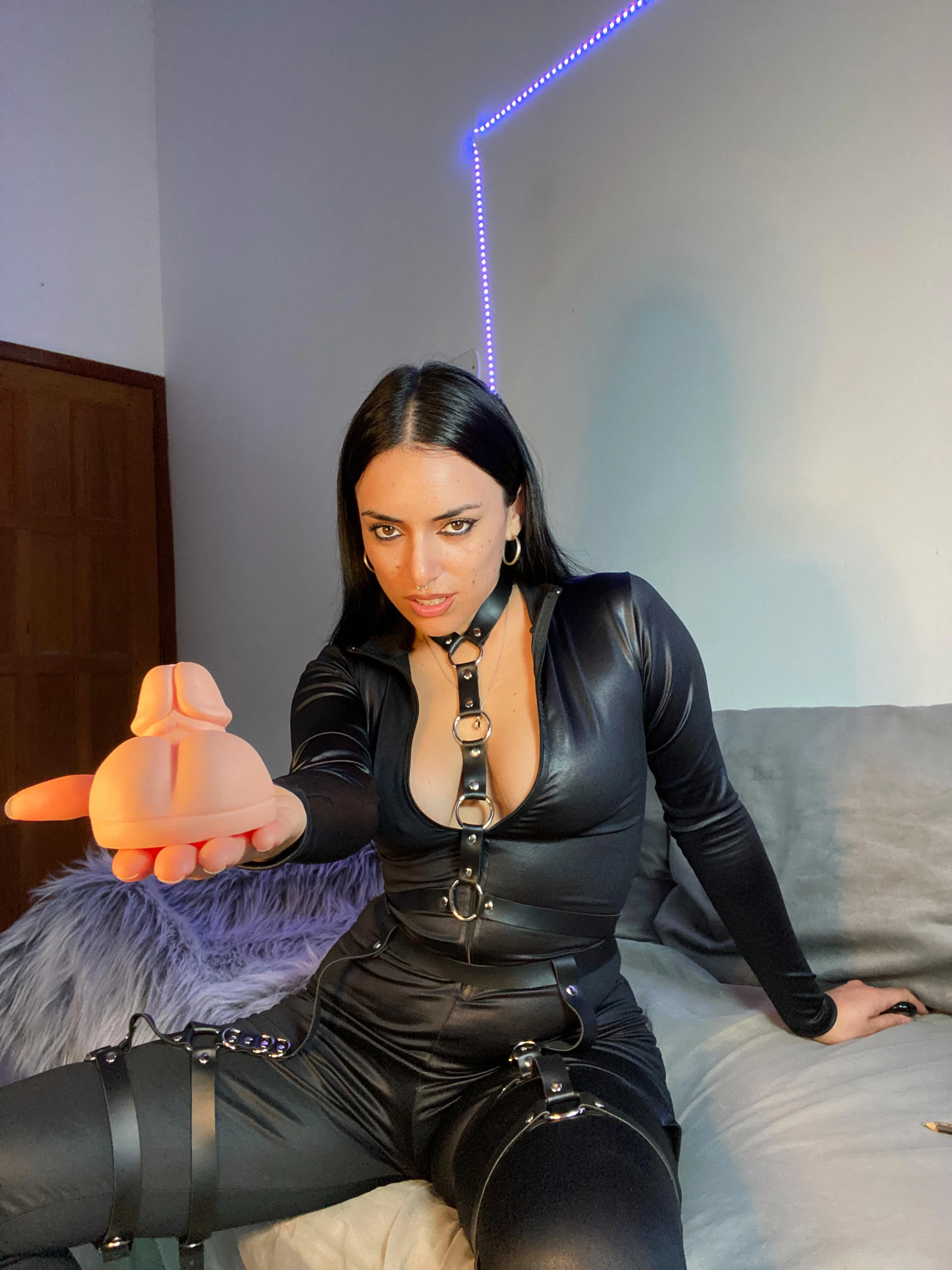 Do you want to know what I do with dildos oh this pathetic size?