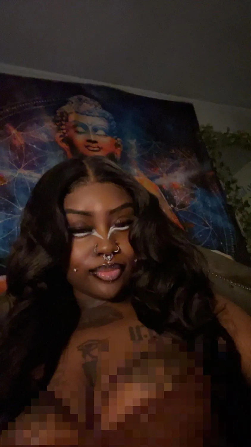 Every successful Goddess deserves a loyal contributor. You know what to do💸