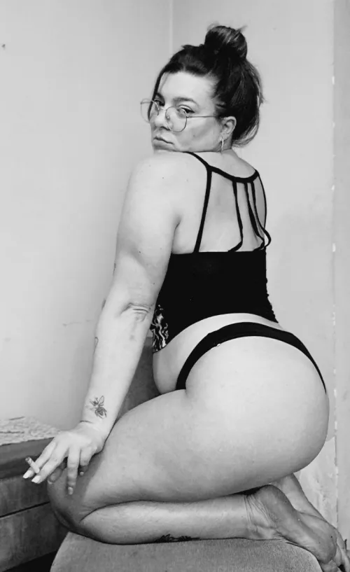 I'm a smoky milf thirsty for a big fat cock.