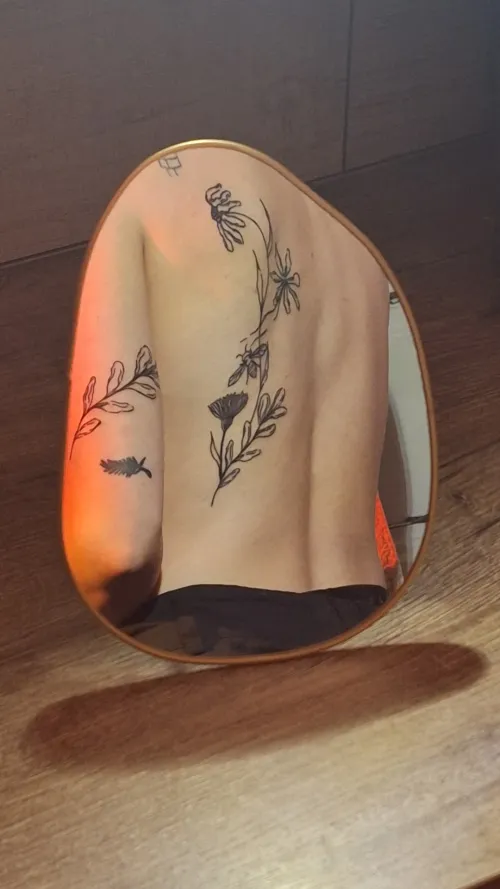 New sexy back tattoo 👀