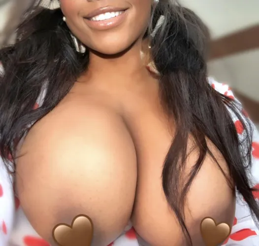 showing them off always brings a smile to my face 👸🏾🍑