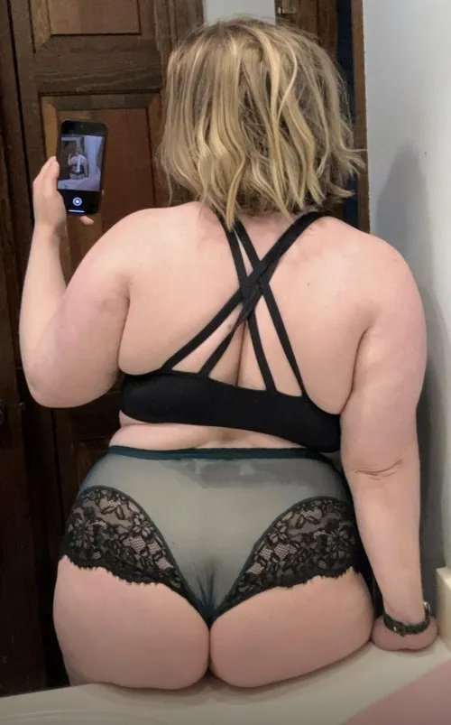 Who likes satin and lace?[selling]