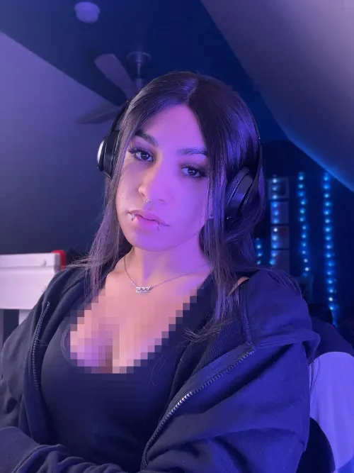 Your eyes wander, don’t they? You’re leaking cash just from a glance